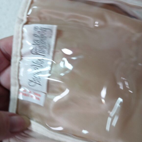 Diane Von Furstenberg (DVF) Quilted Floral Travel Makeup Bag 3 Section Case - Picture 5 of 15